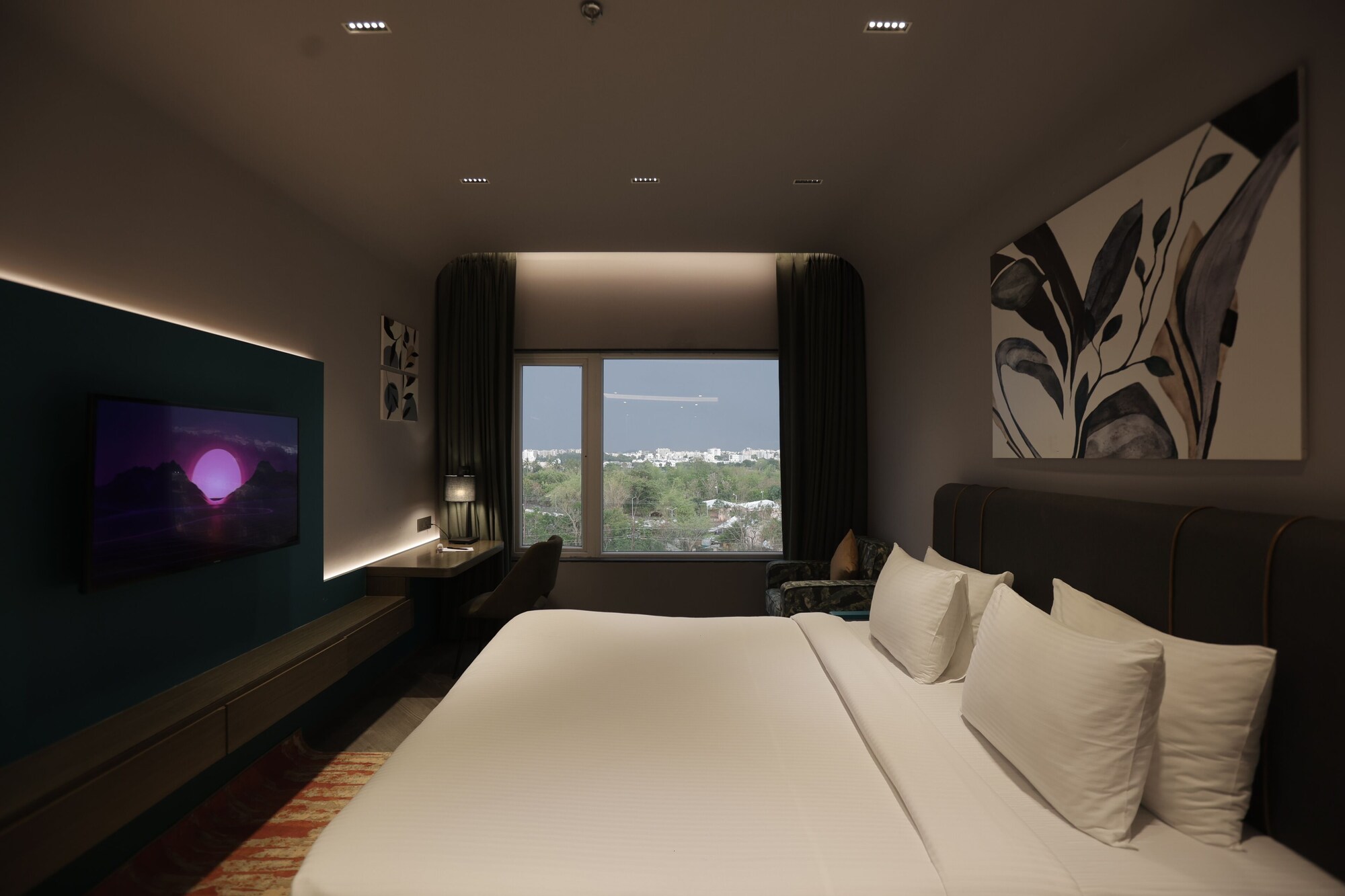 EXECUTIVE, SUITE