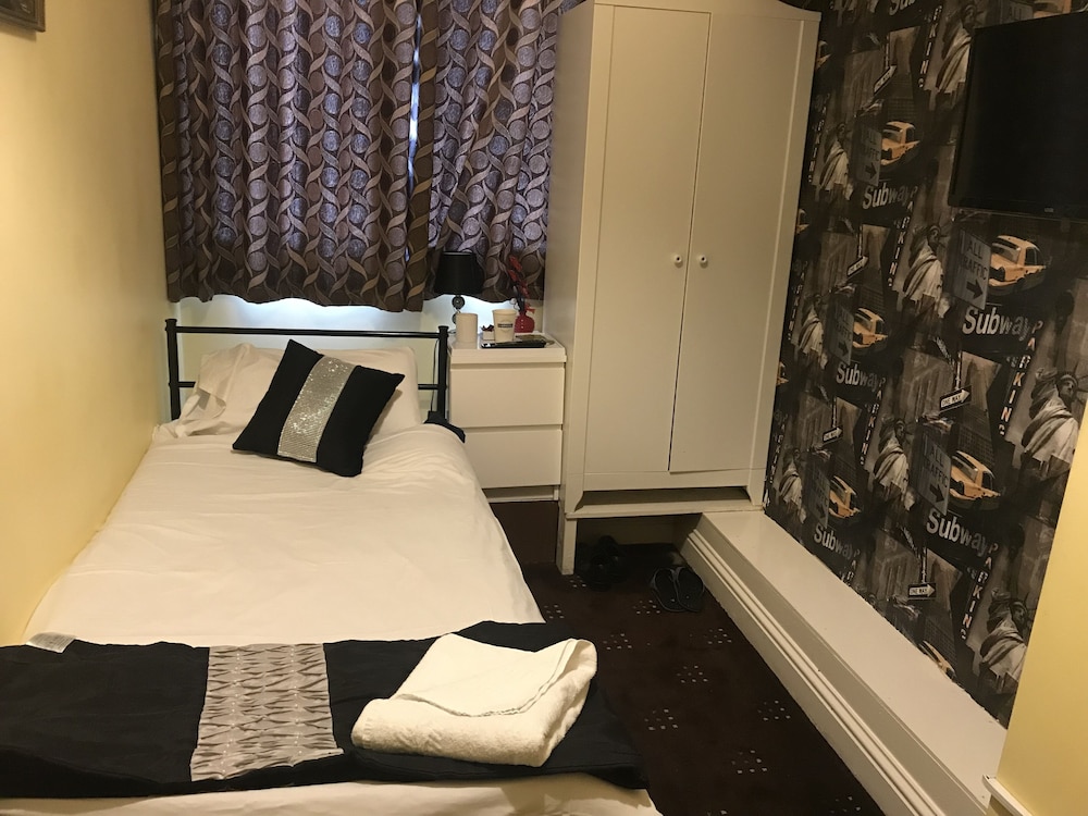 Pacific Inn London Heathrow (ex. Essex Inn Hotel) 24/34