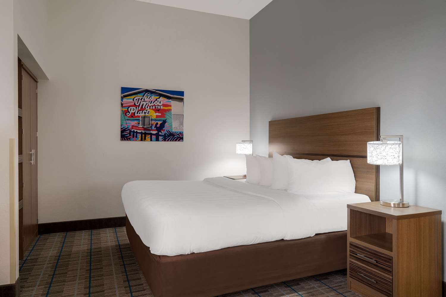 SUITE, KING BED