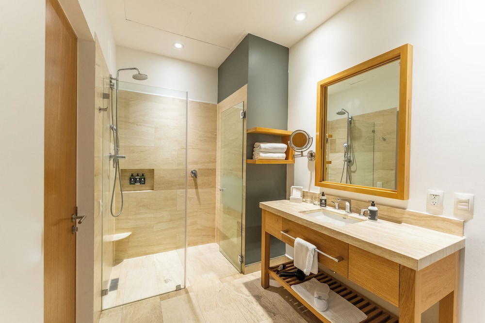 غرفة ديلوكس بسريرين كوين في طابق مرتفع، The Paragon Hotel Mexico City Santa Fe by Accor 5/8