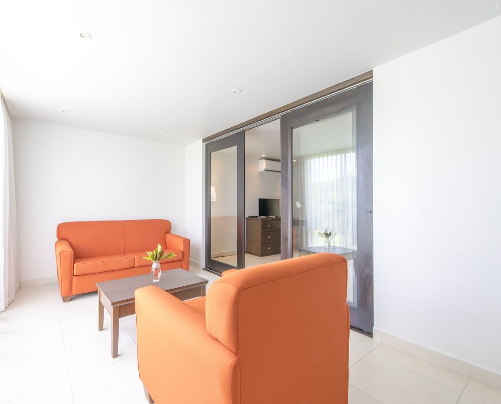 MOUNT IRVINE BAY RESORT 44/70