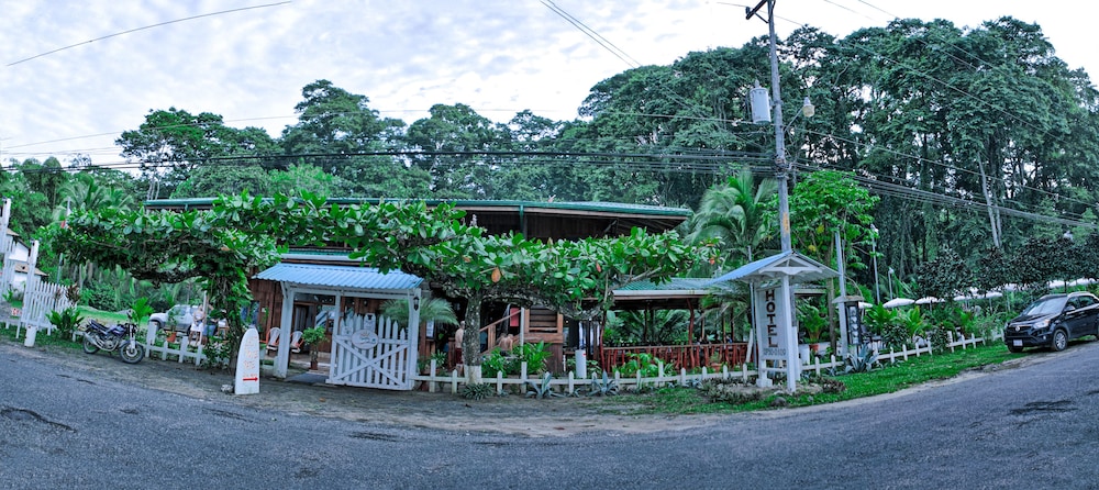 La Isla Inn Hotel 3/52