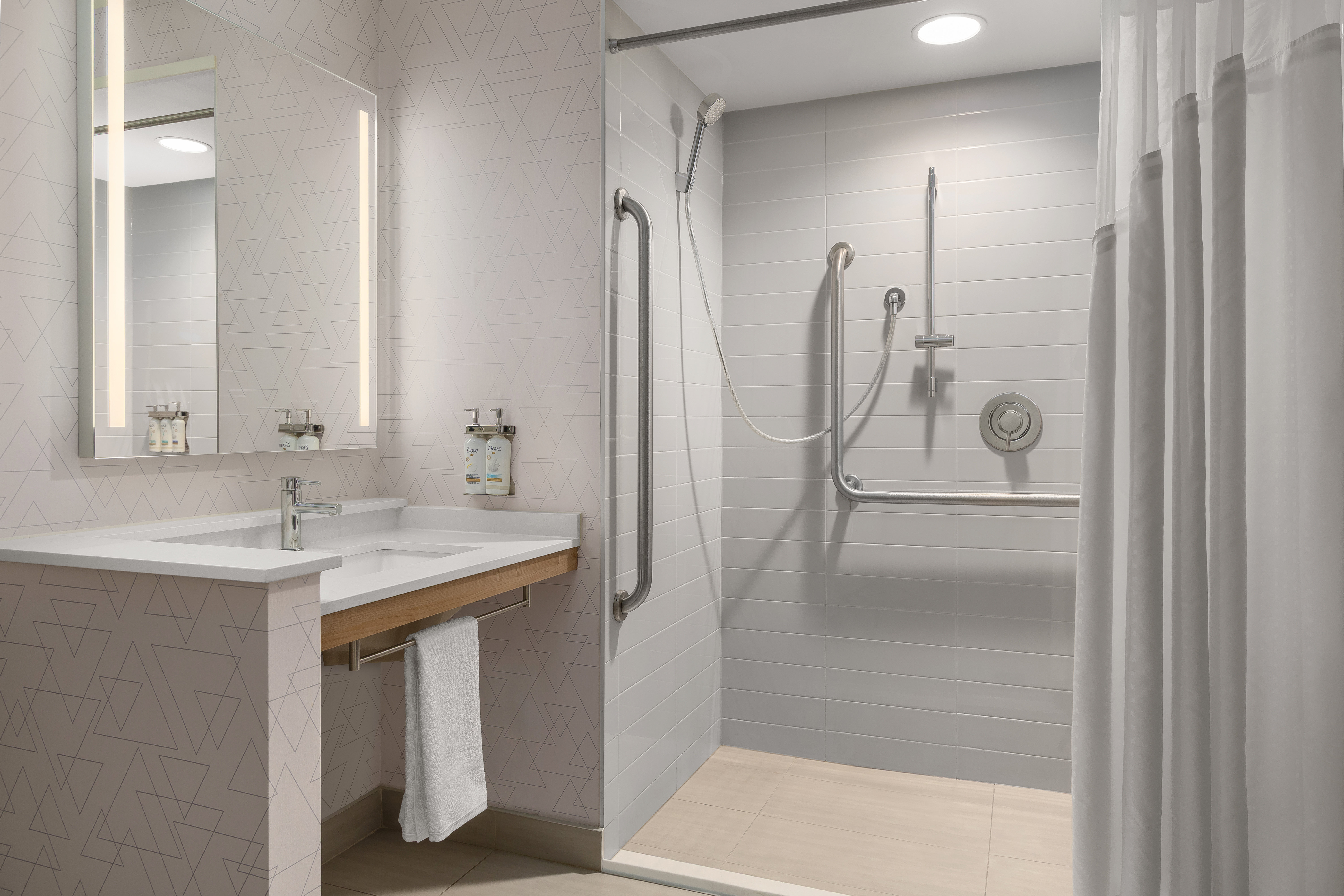 Holiday Inn Express Suites Vaughan 77/78