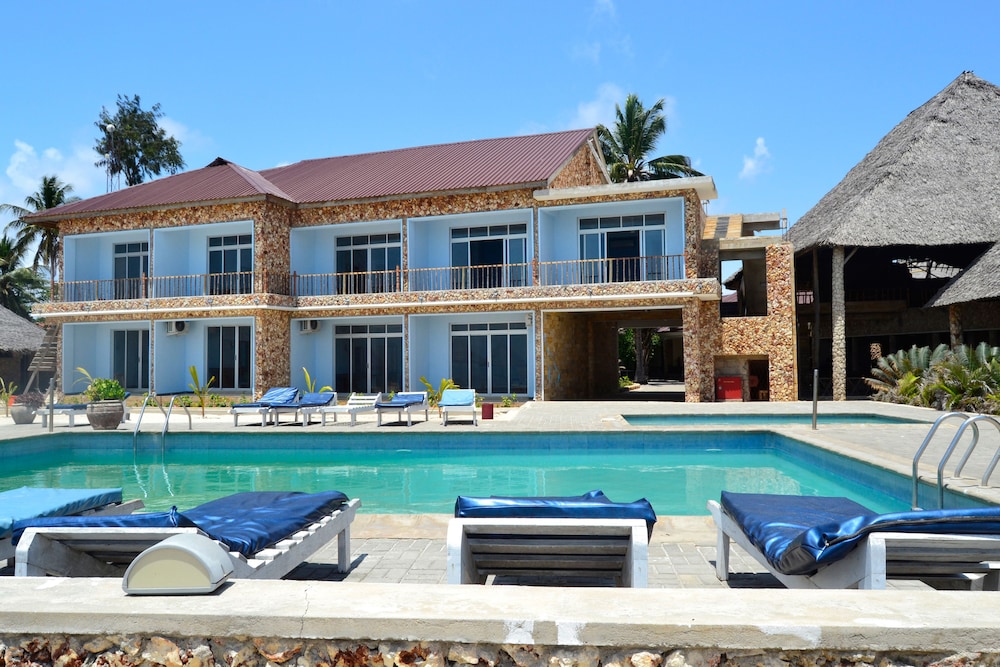 Serene Beach Resort 8/76