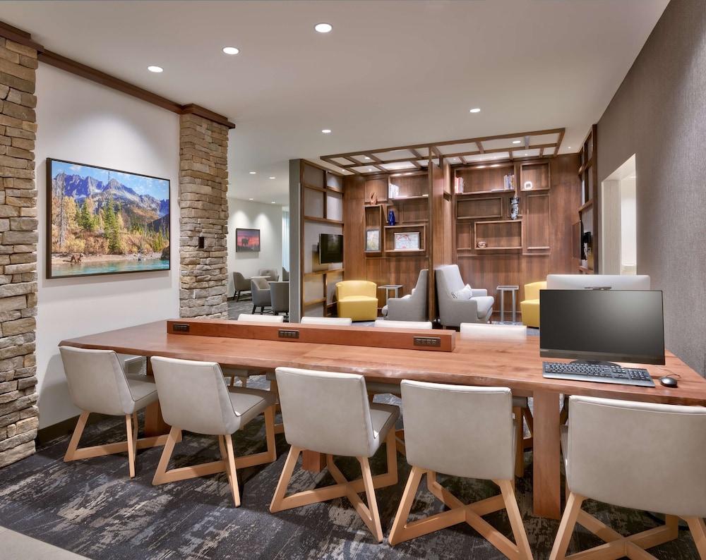 Hyatt Place Anchorage-Midtown 34/39