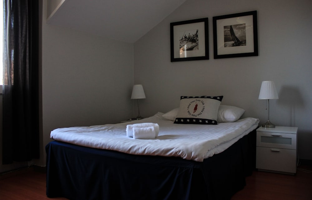 Strand Hotell 12/33