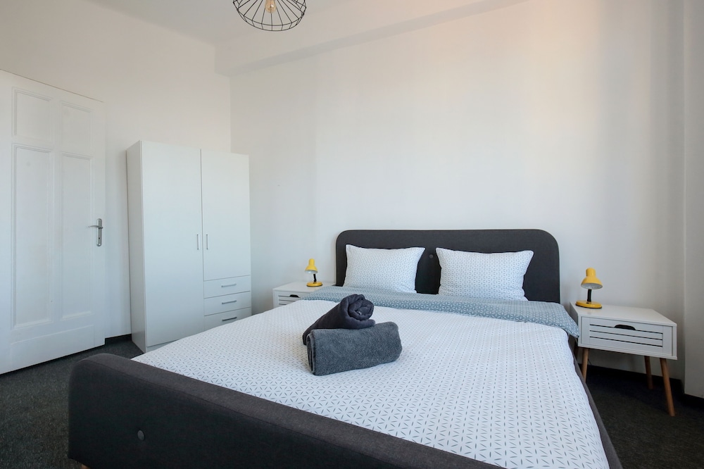 DELUXE, APARTMENT, QUEEN BED, CITY VIEW, SOFA, KITCHENETTE