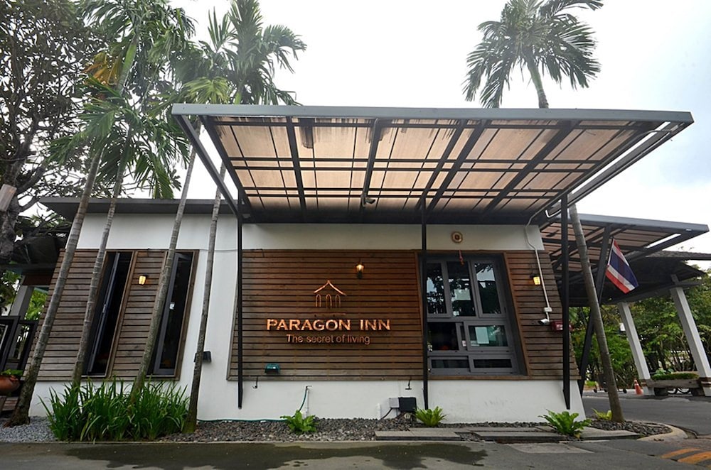 Paragon Inn 2/63