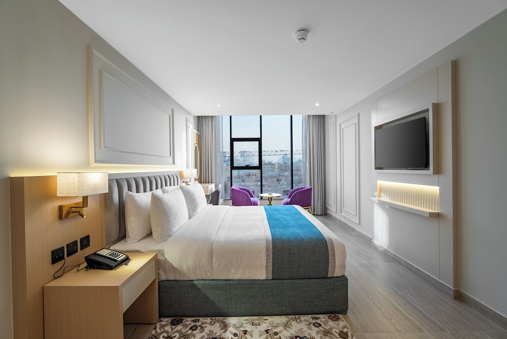 DELUXE, SUITE, KING BED, SOFA