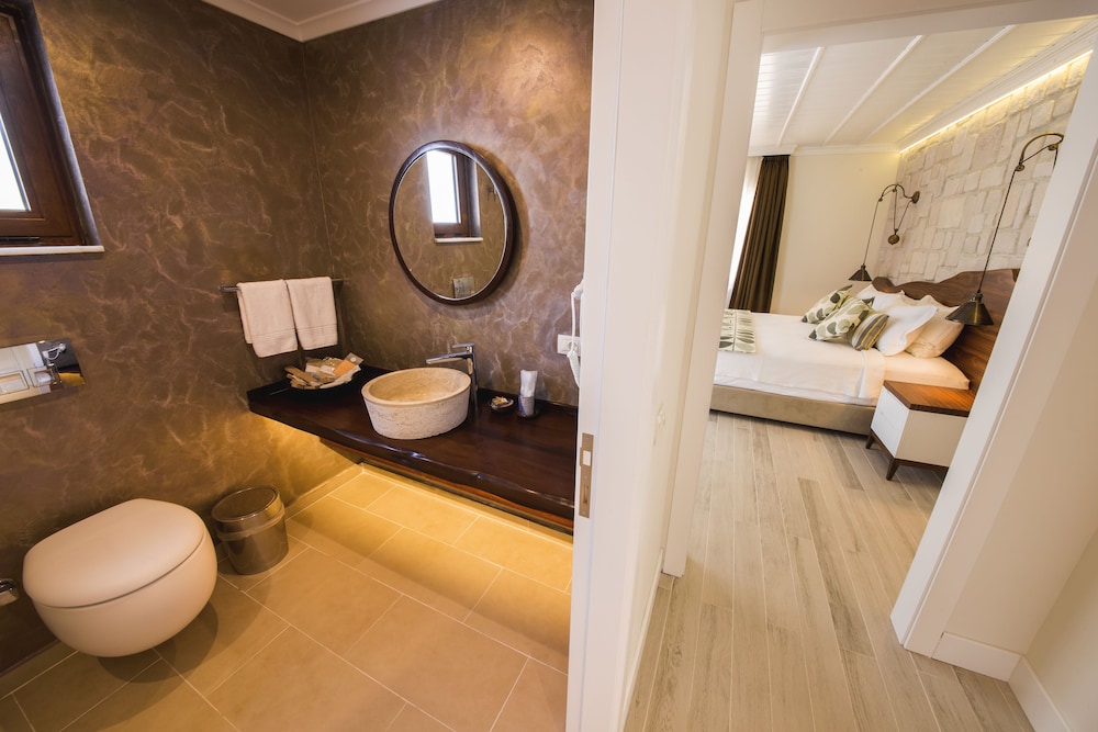 Suna Sun Boutique Hotel 46/48
