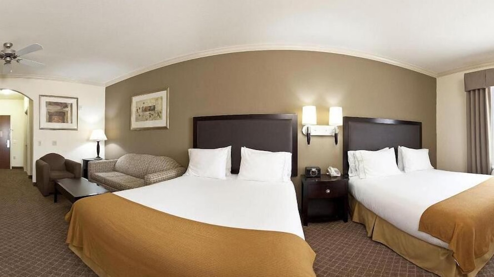 Holiday Inn Express Hotel and Suites La Porte 6/31