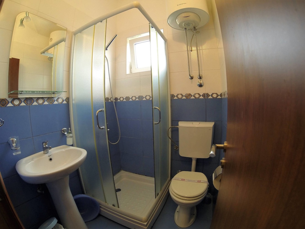 Martinovic Rooms 38/41