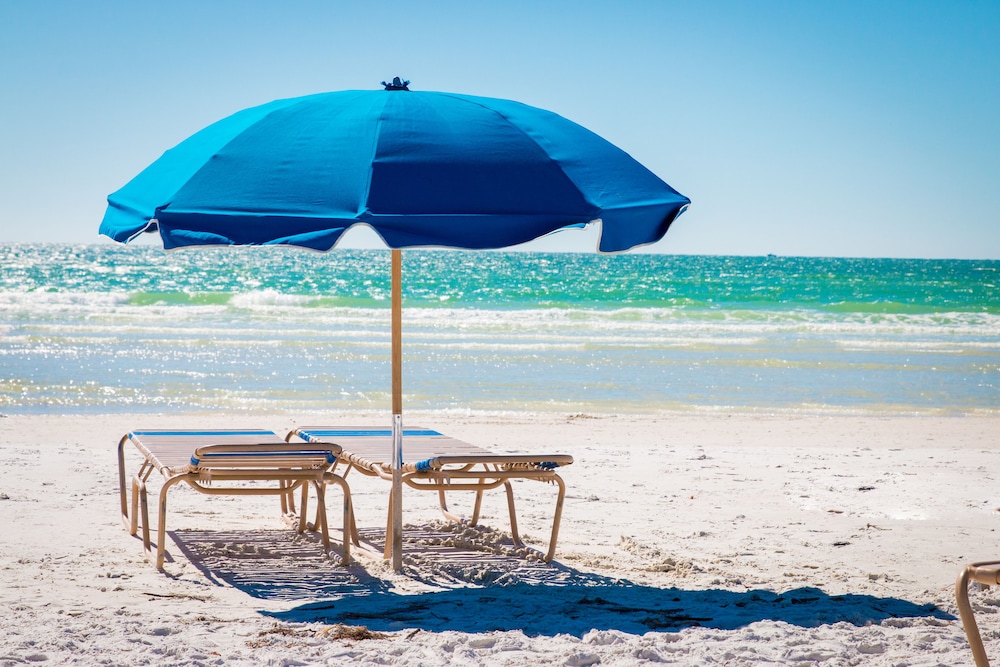 Tropical Beach Resorts 75/79