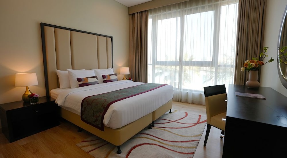 Dragon Hotel & Resort 14/50