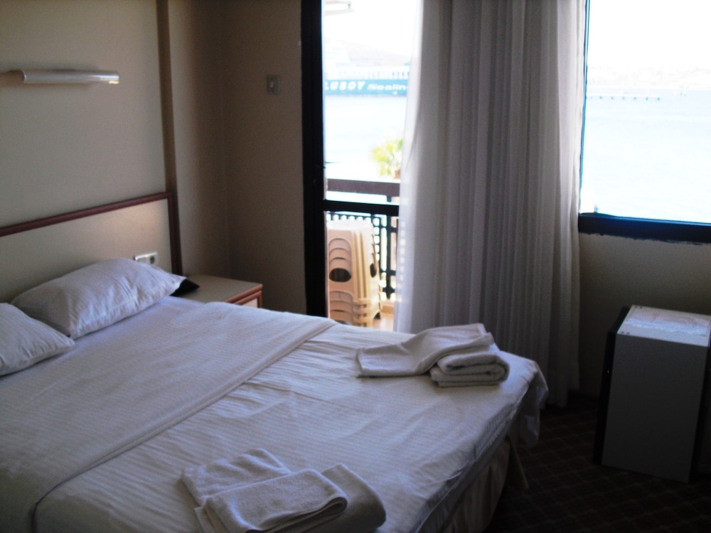 KERMAN HOTEL 9/52