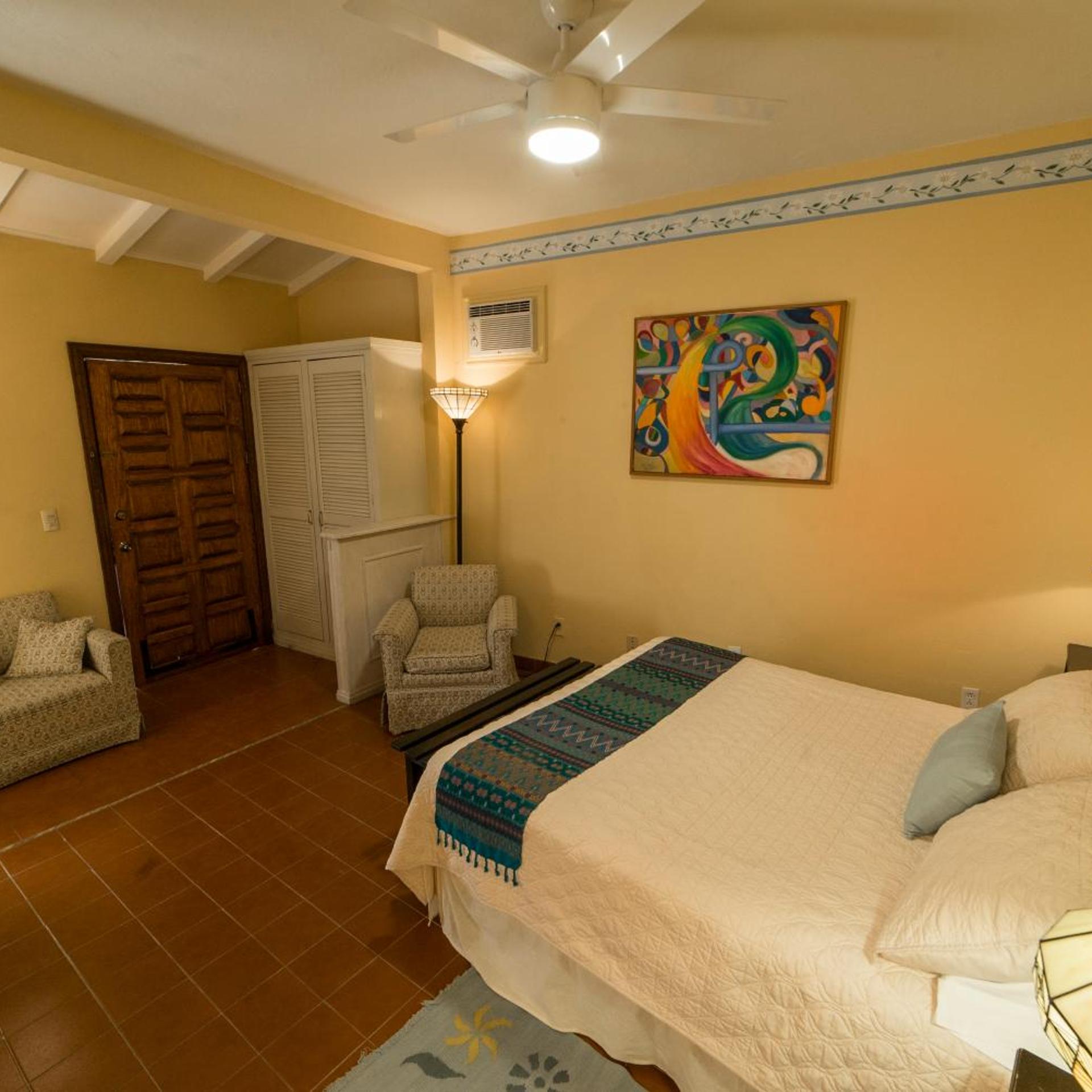 غرفة بسرير كوين، Villa Mirasol Hotel 3/6