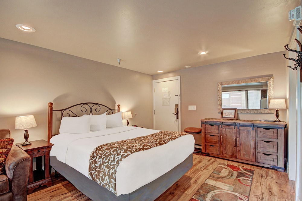 Condominium, Studio, Queen Bed, Sofa