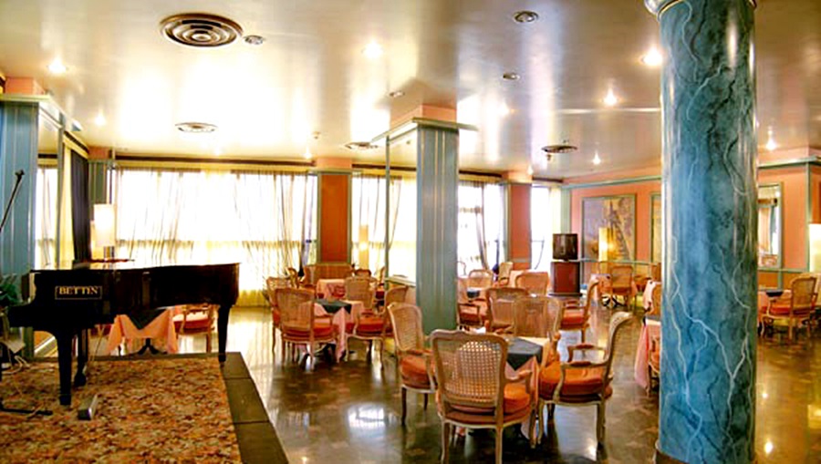 restaurant cafeteria