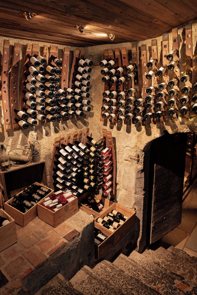 Chateau des Comtes de Challes 48/56
