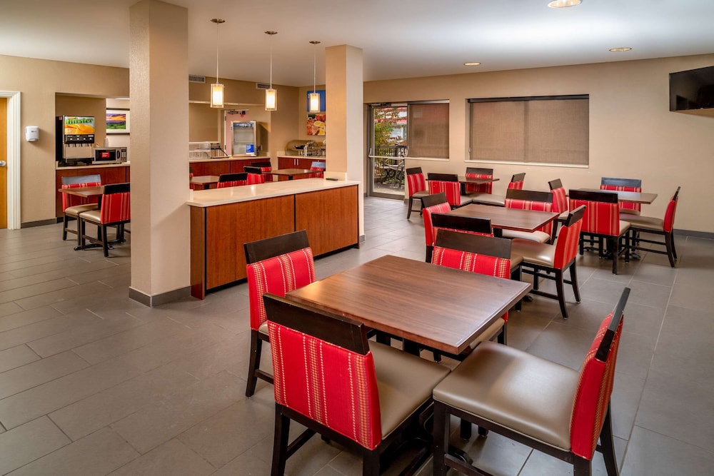 Comfort Inn & Suites Grundy, VA 9/22