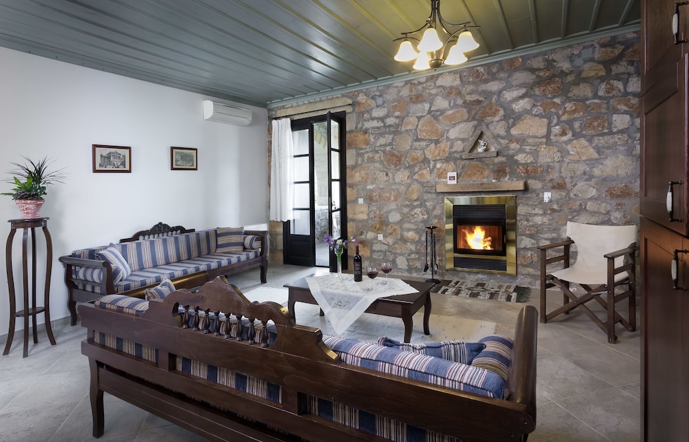 Klymeni Traditional Homes 28/50