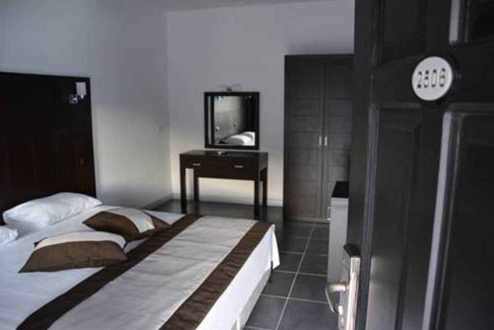 Kalamar Hotel 10/50