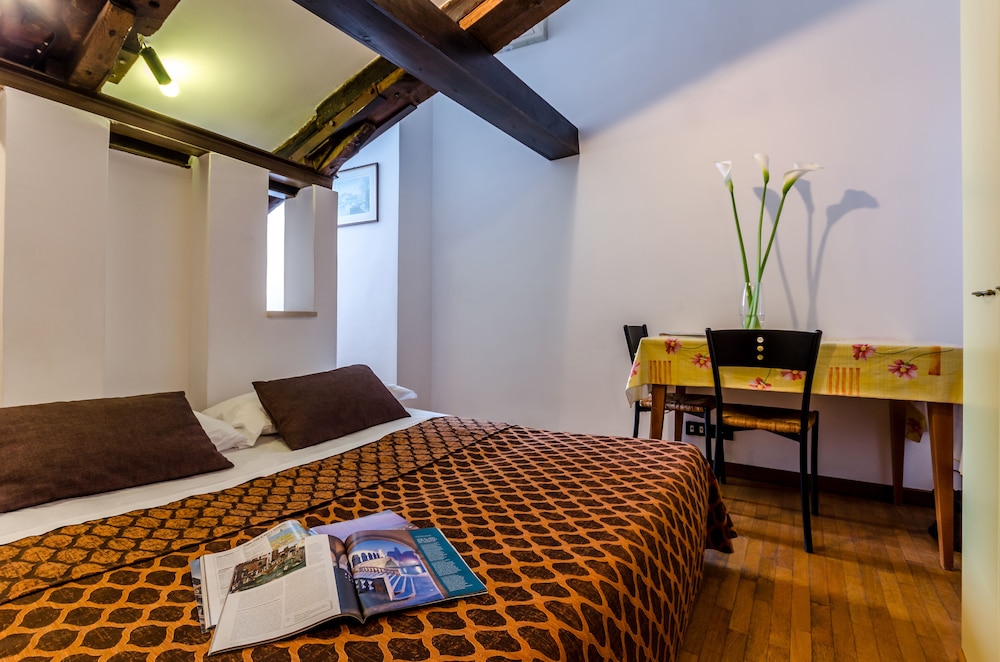 Venice Apartments 17/21
