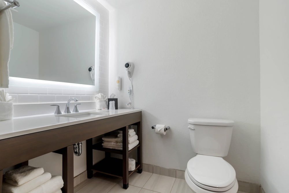 Comfort Inn & Suites Panama City Beach - Pier Park Area 58/61