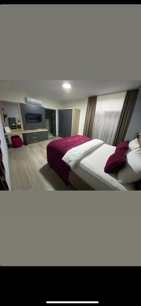 Elanis Suites 12/40