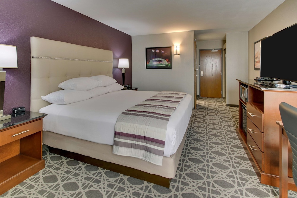 Drury Inn and Suites Poplar Bluff 7/48