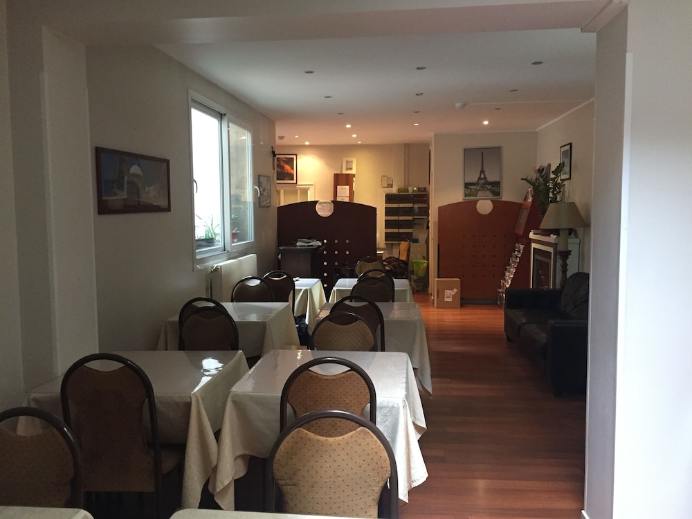 HOTEL DE LA PERDRIX ROUGE 56/71