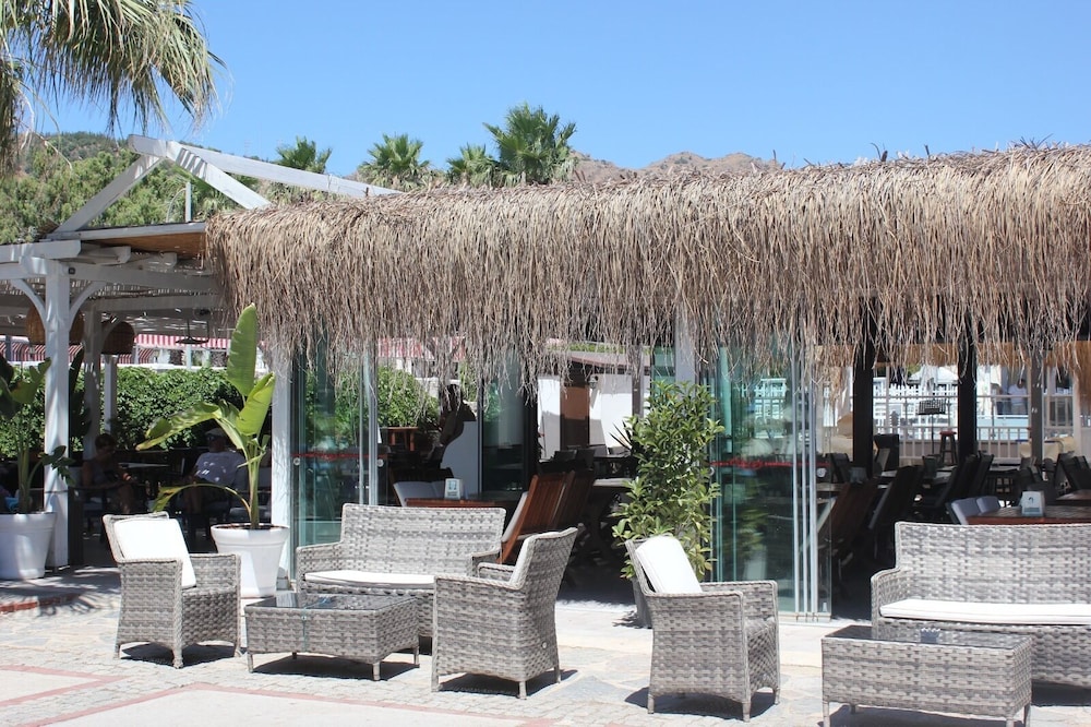 Viras Hotel 41/45