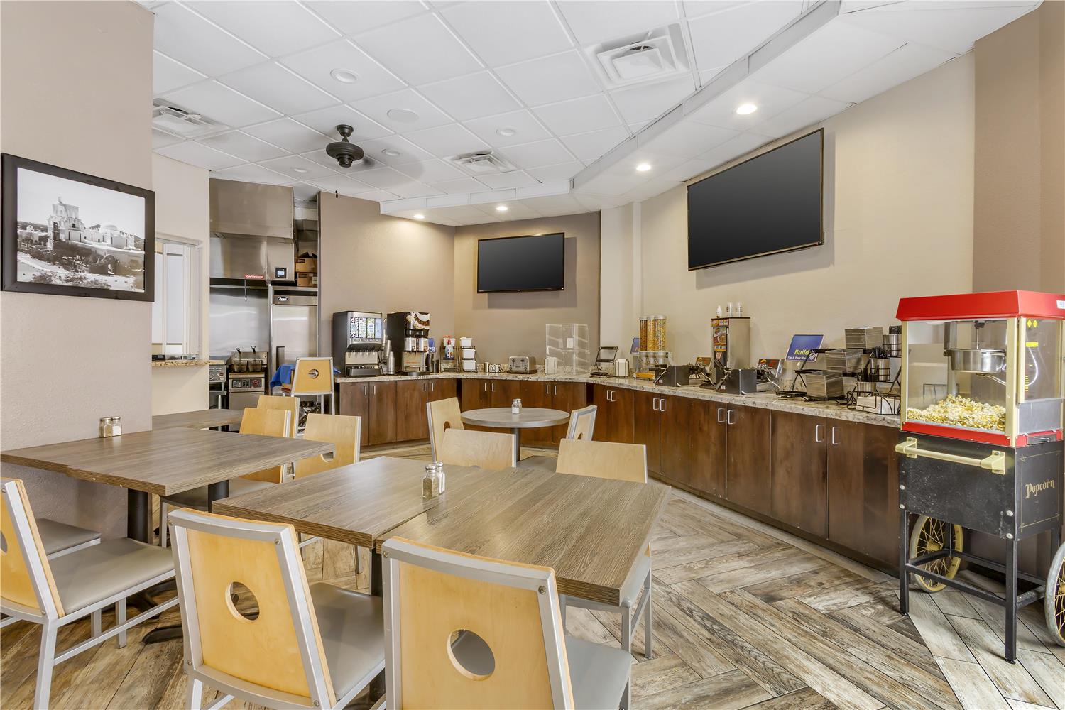 Best Western InnSuites Tucson Foothills Hotel & Suites 18/21