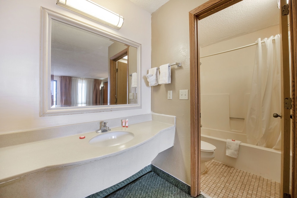 OYO Hotel Tulsa International Airport 25/26