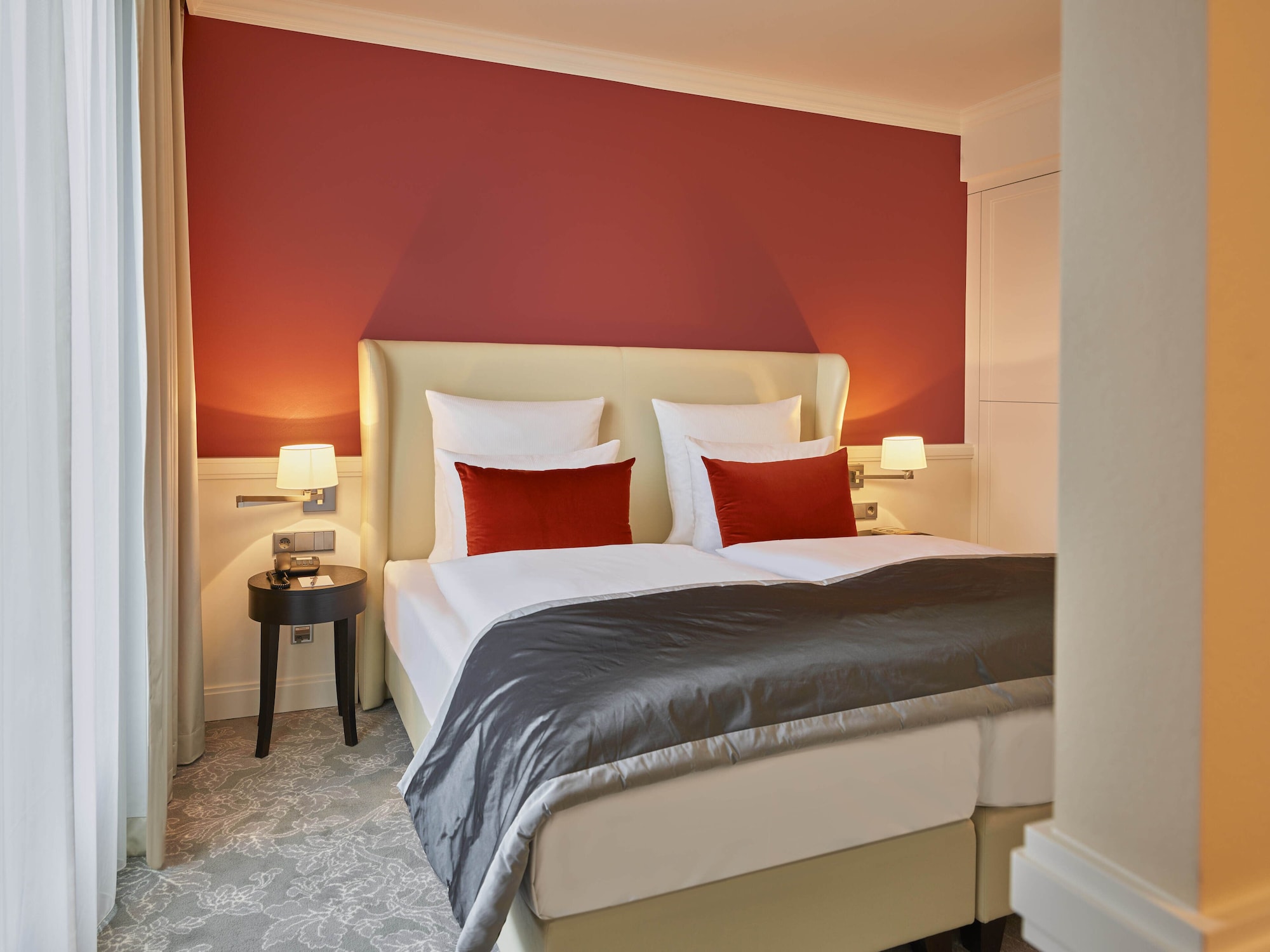 DELUXE, SUITE