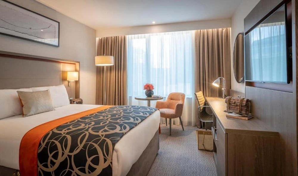 EXECUTIVE, DOUBLE BED