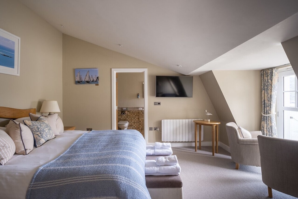 South Sands Hotel 4/50