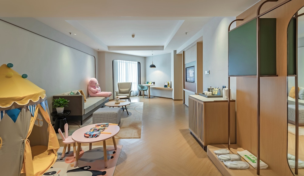 Holiday Inn Chongqing Guanyinqiao 36/50