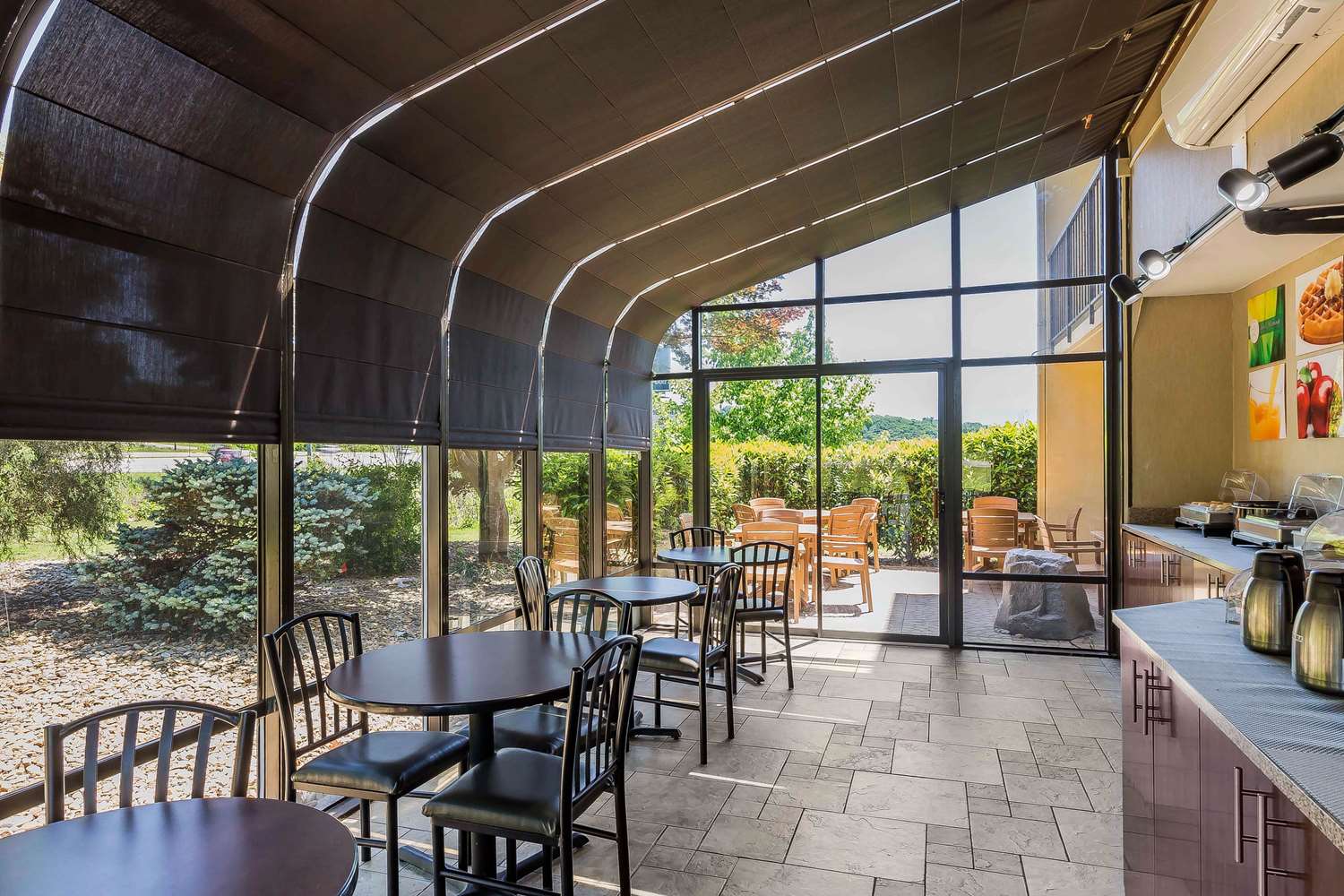 Quality Inn & Suites Sevierville - Pigeon Forge 32/34
