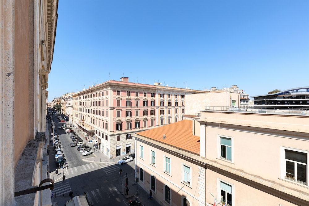 Rome as you feel - Vittorio 2/24