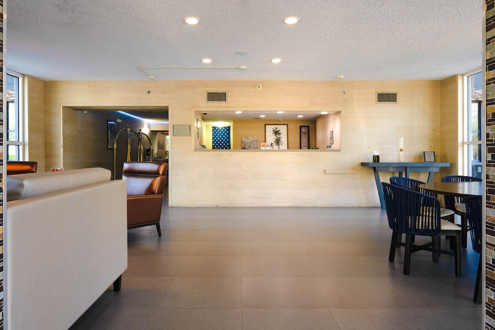 The Palms Inn & Suites 30/45