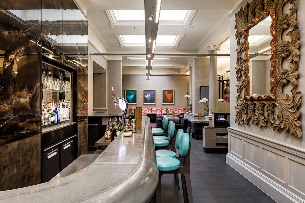 Lobby at Radisson Blu Hotel London Euston Square, LONDON