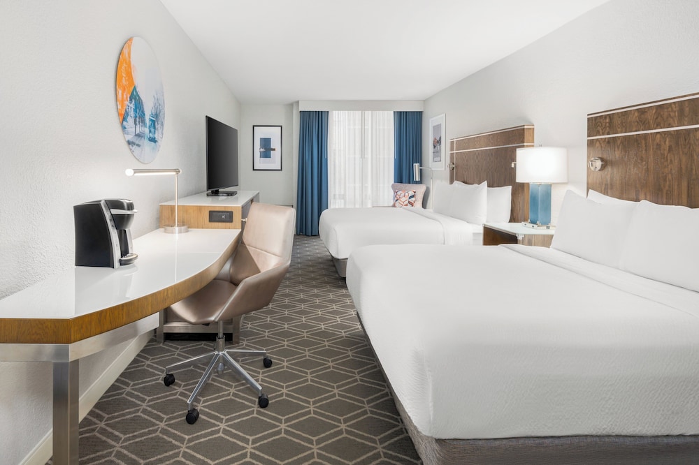 غرفة قياسية بسريرين مزدوجين، Wyndham Jacksonville Hotel and Conference Center 3/5