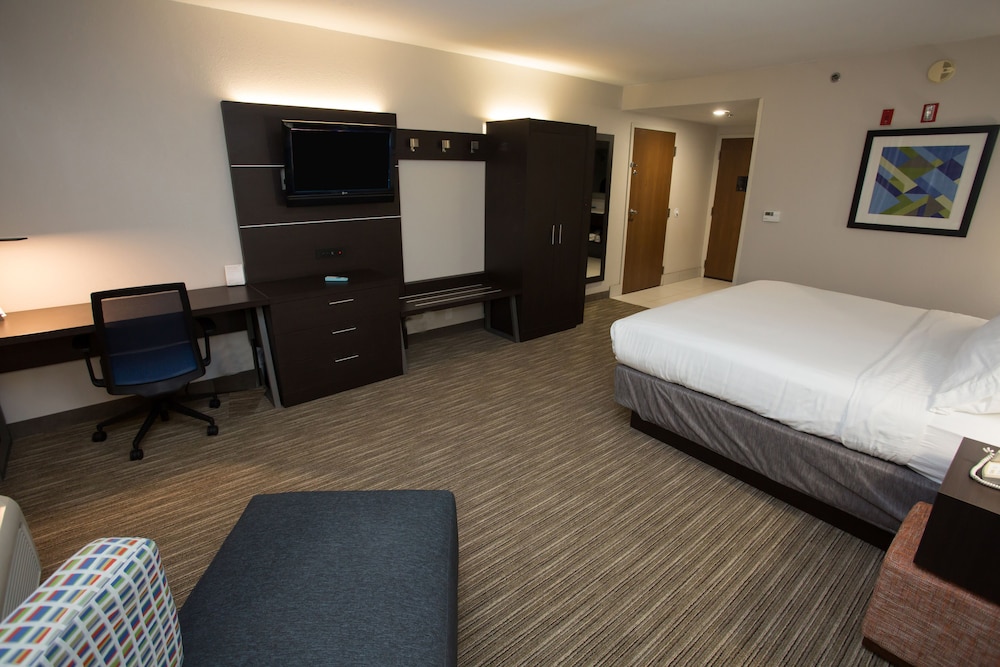 HOLIDAY INN EXPRESS WILMINGTON 9/48