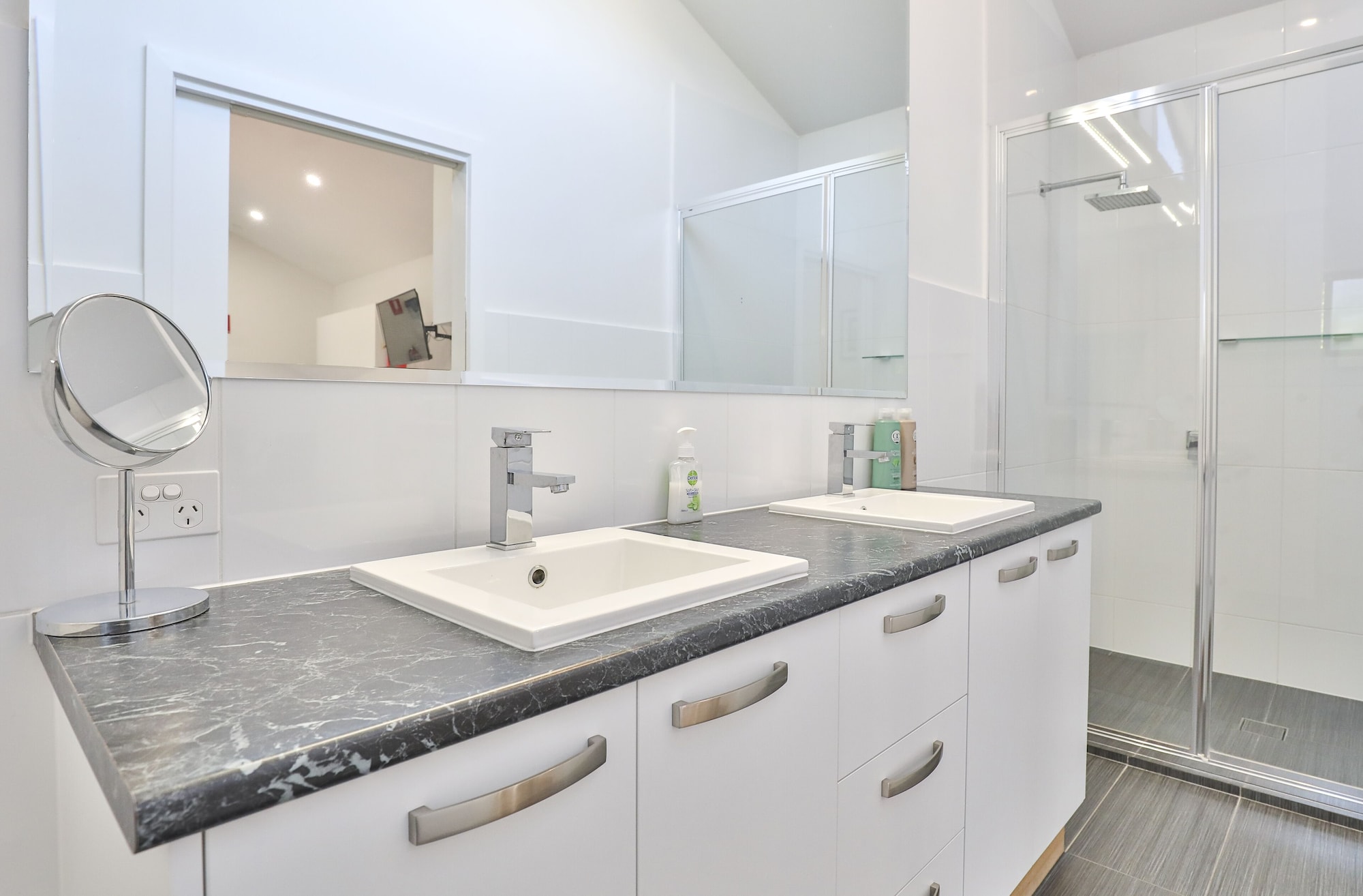 Studio, King Bed, Mildura Holiday Villas 2/2