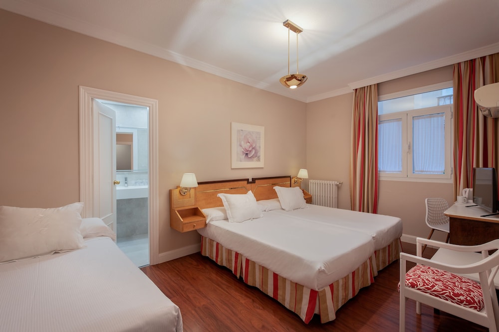 ROOM, TRIPLE, 3 BEDS