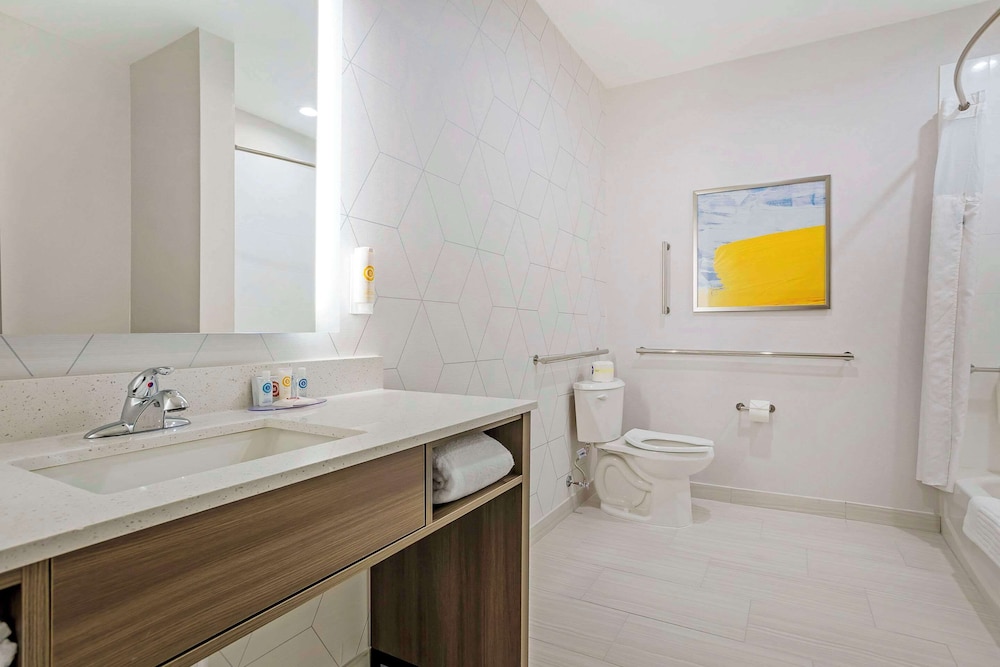 Suite, 2 Queen Beds, Accessible, Comfort Inn & Suites Huntsville Near University 5/5