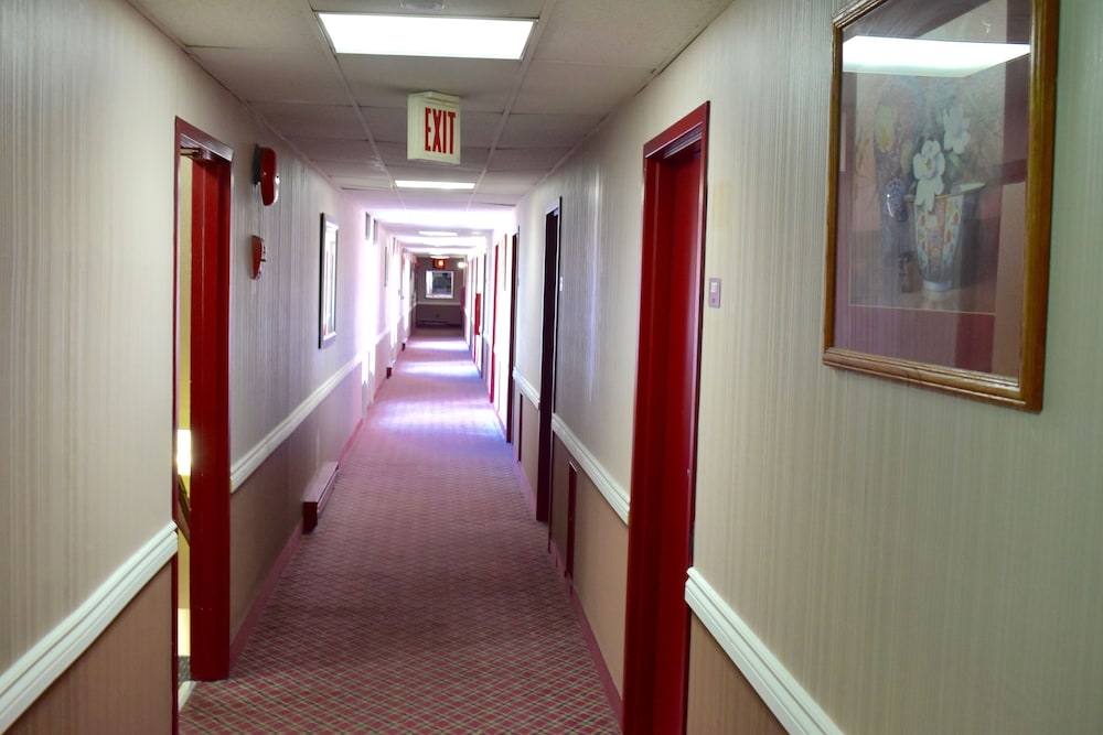 Bridge Views Inn Stroudsburg 38/49