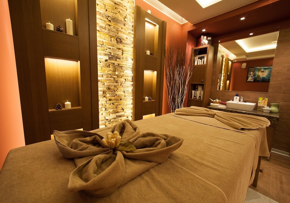 Hotel Amira 9/50