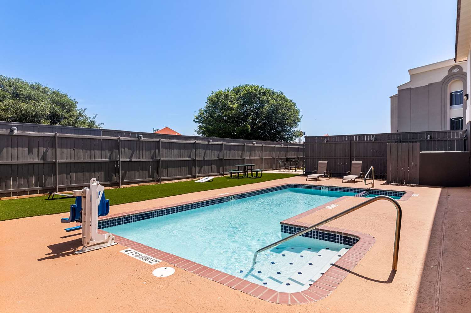 Quality Inn Bastrop, TX 25/42